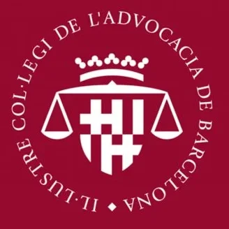 Escudo del Ilustre Colegio de la Abogacía de Barcelona con balanza y corona.